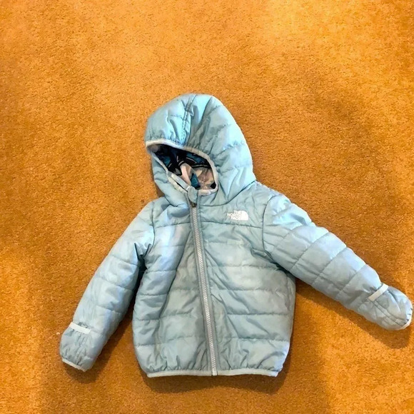 The North Face Kids Reversible Puffy Jacket - Picture 2 of 9